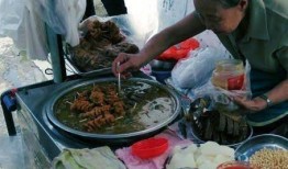 路边摊牛杂爆料视频真实,一探路边摊美食背后的真实故事