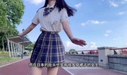女人穿爆料裙子视频,性感爆表！女子穿爆料裙子引发网友热议